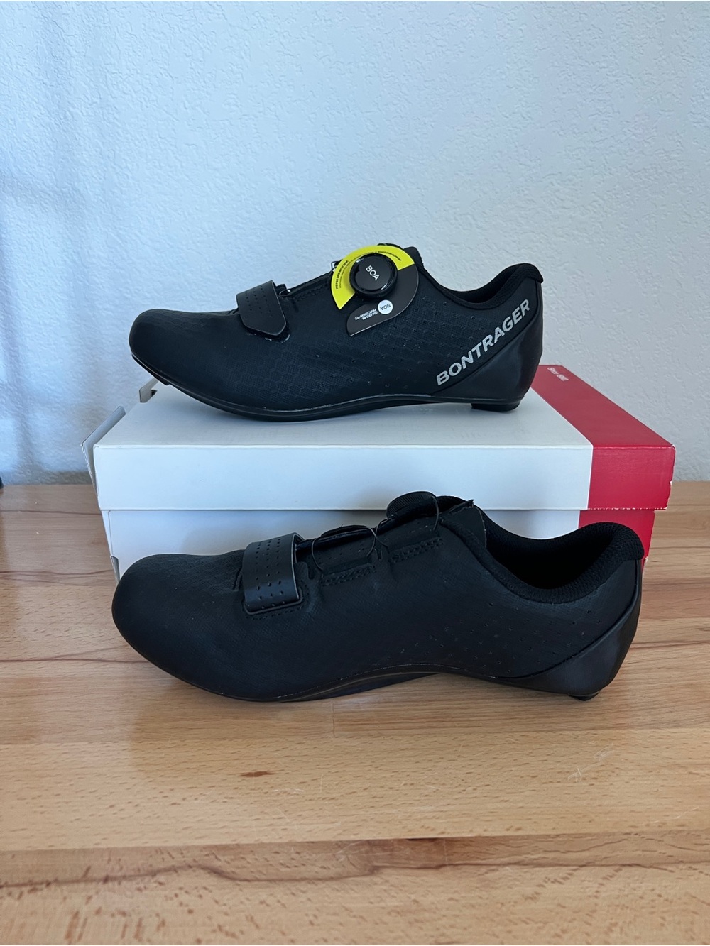 Bontrager Men's Black Road Cycling Shoes with BOA Closure - Picture 2 of 5